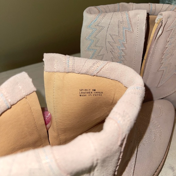 Ankle bootie - Picture 3 of 6